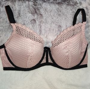 Victoria's Secret 34DD bra
